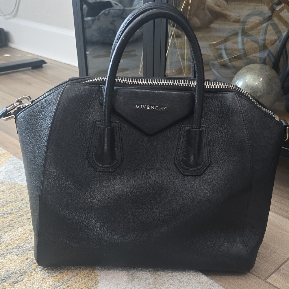 Givenchy Medium Antigona Sugar Leather Satchel-Like New!